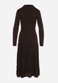 Born2be - Brązowa Wiskozowa Sukienka Sweterkowa z Guzikami Zozaria. Okazja: na co dzień. Kolor: brązowy. Materiał: wiskoza. Typ sukienki: proste. Styl: casual, elegancki, klasyczny #3