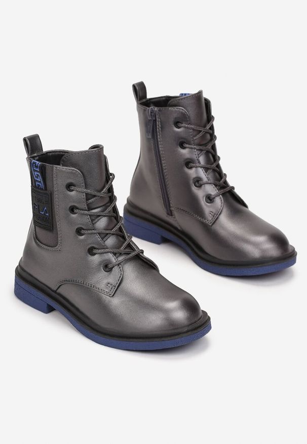 Born2be - Szare Botki Metaliczne Sznurowane Hamidah. Okazja: na uczelnię, na co dzień. Kolor: szary. Materiał: jeans. Szerokość cholewki: normalna. Wzór: aplikacja. Styl: elegancki, casual, klasyczny