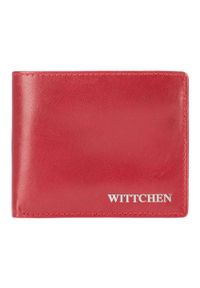 Wittchen - Damski portfel skórzany z metalowym logo mały. Kolor: czerwony. Materiał: skóra. Wzór: napisy #1