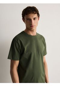 Reserved - T-shirt regular fit - ciemnozielony. Kolor: zielony. Materiał: bawełna, dzianina
