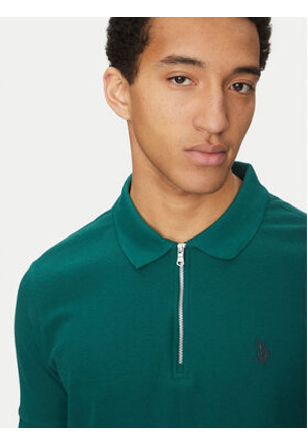 U.S. Polo Assn. Polo MUP3335 Zielony Regular Fit. Typ kołnierza: polo. Kolor: zielony. Materiał: bawełna