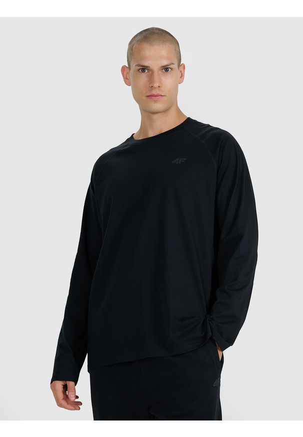 4f - 4F Longsleeve oversize gładki męski - czarny S. Okazja: na co dzień. Kolor: czarny. Materiał: jersey, materiał, dzianina, bawełna. Długość rękawa: długi rękaw. Długość: długie. Wzór: gładki. Styl: elegancki, casual, sportowy, klasyczny