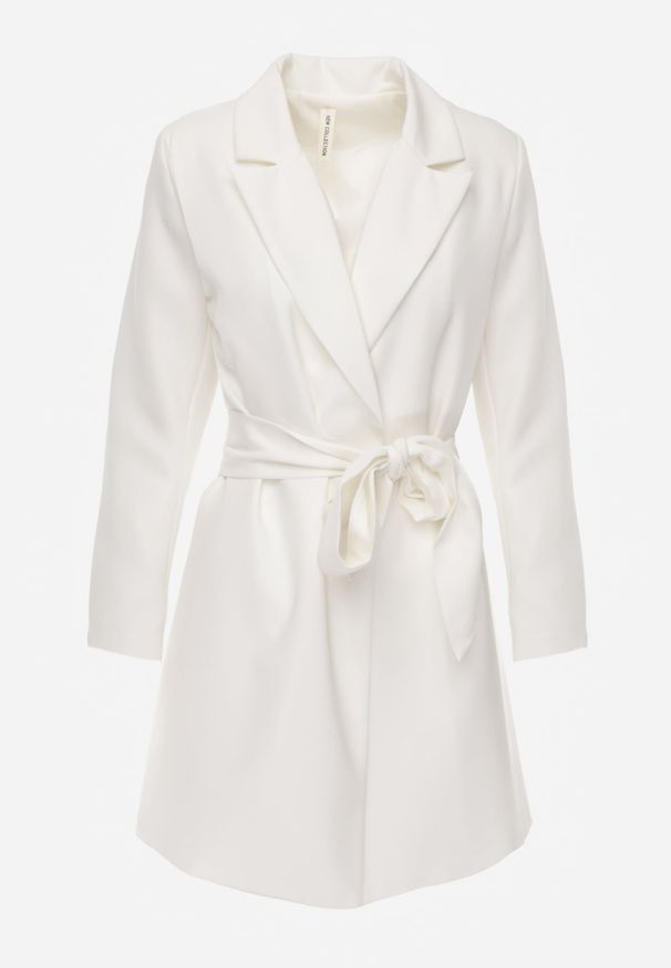 Renee - Biała Marynarka Sukienkowa z Usztywnioną Linią Ramion Wiązana w Talii Equintina. Okazja: na spotkanie biznesowe, na co dzień. Kolor: biały. Styl: elegancki, biznesowy, casual