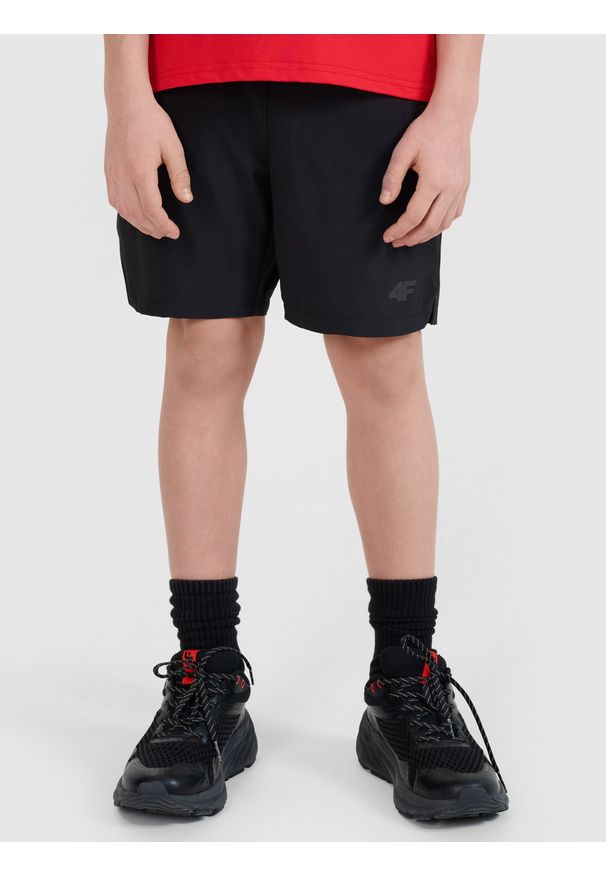 4f - 4F Spodenki sportowe szybkoschnące chłopięce - czarne 146/152 (10-12 lat). Kolor: czarny. Materiał: dzianina, elastan, włókno, syntetyk, materiał. Długość: krótkie. Wzór: gładki, jednolity, ze splotem. Sezon: lato. Styl: sportowy