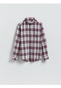 Reserved - Koszula regular fit w kratę - czerwony. Kolor: czerwony. Materiał: bawełna, tkanina #1