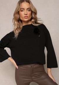 Renee - Czarny Sweter Ozdobiony Pluszową Broszką Carrei. Kolor: czarny. Materiał: jeans. Wzór: aplikacja #4