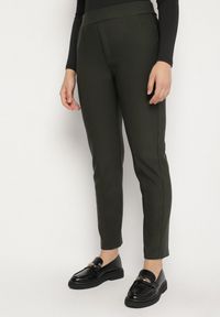 Born2be - Ciemnozielone Spodnie Ozdobione Imitacją Kieszeni Faliona. Okazja: na co dzień. Kolor: zielony. Wzór: aplikacja. Styl: casual, elegancki