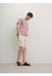 Reserved - Strukturalny t-shirt comfort fit - jasnofioletowy. Kolor: fioletowy. Materiał: bawełna