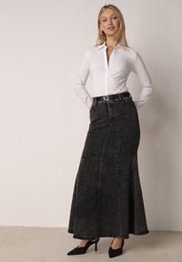 Born2be - Czarna Bawełniana Spódnica Denimowa o Kroju Syrenki z Paskiem Agenia. Okazja: na co dzień, na spotkanie biznesowe, do pracy. Kolor: czarny. Materiał: bawełna. Styl: casual, biznesowy, klasyczny #1