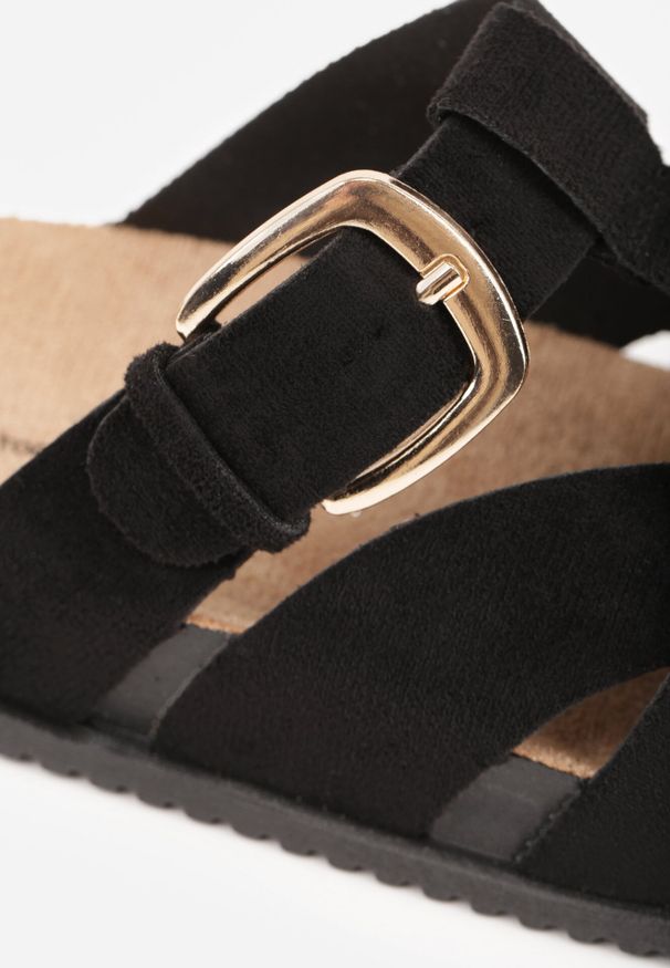 Born2be - Czarne Klapki Mule z Ozdobnymi Wycięciami i Regulowanym Paskiem z Klamerką Aene. Okazja: na co dzień. Kolor: czarny. Materiał: zamsz, jeans, len. Wzór: haft. Sezon: lato. Styl: boho, wakacyjny, casual