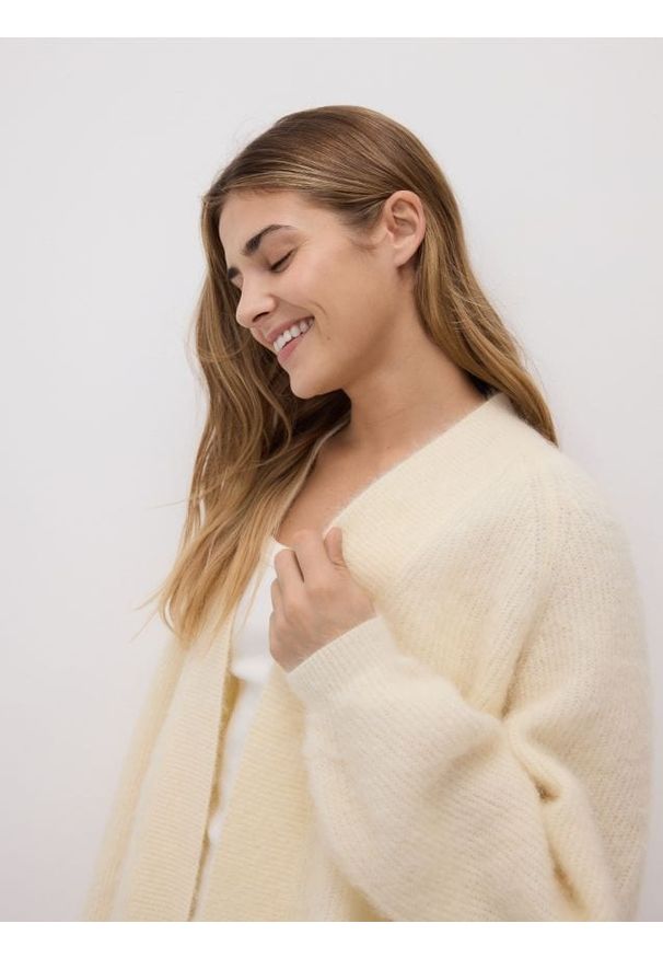 Reserved - Kardigan z wełną alpaki - jasnożółty. Kolor: żółty. Materiał: wełna