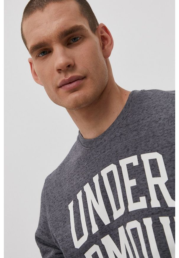Under Armour Bluza 1361561 męska kolor szary z nadrukiem. Okazja: na co dzień. Kolor: szary. Materiał: dzianina. Wzór: nadruk. Styl: casual