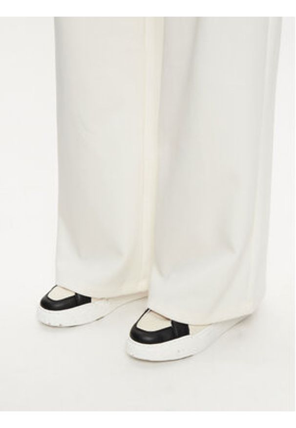 Guess Spodnie dresowe V5RB12 KC3D2 Écru Regular Fit. Materiał: syntetyk