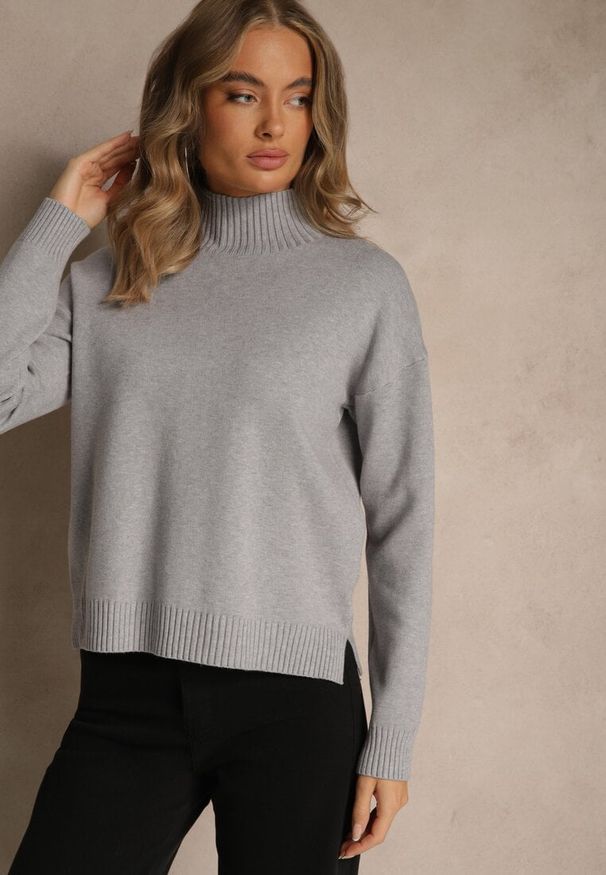 Renee - Szary Gładki Golf Casual Raliana. Okazja: na co dzień. Typ kołnierza: golf. Kolor: szary. Materiał: skóra, jeans. Długość rękawa: długi rękaw. Długość: długie. Wzór: gładki. Styl: casual