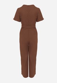 Renee - Brązowy Kombinezon VICES Ozdobiony Paskiem i Klamrą o Nieregularnym Kształcie Metilaeno. Kolor: brązowy. Wzór: aplikacja #3