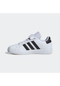 Adidas - Buty dla dzieci ADIDAS Grand Court. Zapięcie: rzepy. Kolor: czarny, biały, wielokolorowy. Materiał: syntetyk, kauczuk, materiał. Szerokość cholewki: normalna. Sport: turystyka piesza