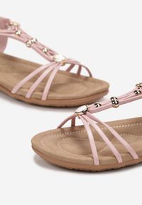 Born2be - Różowe Wsuwane Sandały z Metalowymi Ozdobami i Przeplecionymi Paskami Anagellis. Zapięcie: bez zapięcia. Kolor: różowy. Wzór: aplikacja #2