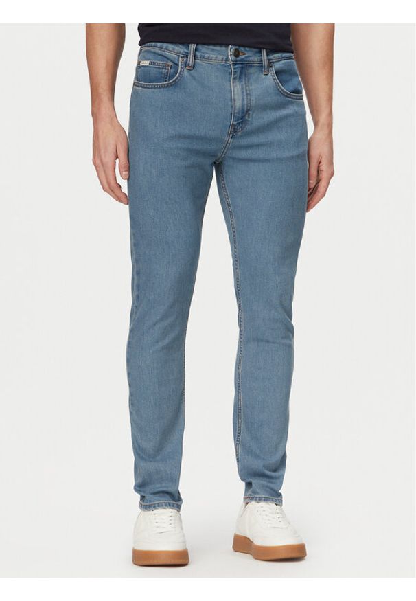 Guess Jeans Jeansy M6RA0F D6324 Niebieski jasny Skinny Fit. Kolor: niebieski