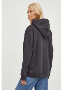 Levi's® - Levi's bluza bawełniana damska kolor szary z kapturem z aplikacją. Okazja: na spotkanie biznesowe. Typ kołnierza: kaptur. Kolor: szary. Materiał: bawełna. Długość rękawa: długi rękaw. Długość: długie. Wzór: aplikacja. Styl: biznesowy #2