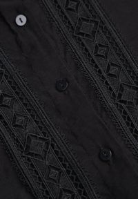 Born2be - Czarna Koszula ze Stójką i Koronką Argochis. Typ kołnierza: kołnierzyk stójkowy. Kolor: czarny. Materiał: koronka. Wzór: koronka #7