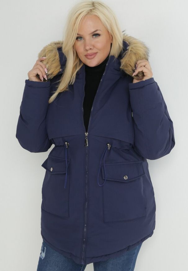 Born2be - Granatowa Kurtka Parka z Futrem Uruewa. Kolor: niebieski. Materiał: futro. Wzór: aplikacja. Sezon: zima, jesień