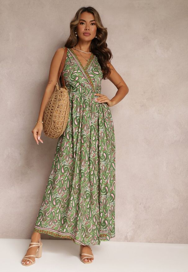 Renee - Zielona Wiskozowa Sukienka Paisley Maxi z Głębokim Dekoltem Shinne. Kolor: zielony. Materiał: wiskoza. Wzór: paisley. Sezon: lato, wiosna. Typ sukienki: kopertowe. Długość: maxi