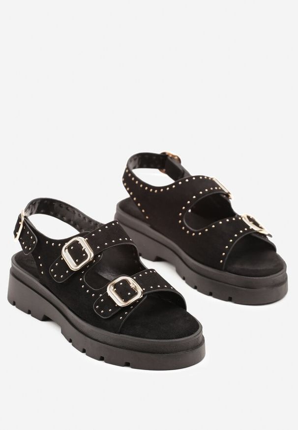 Renee - Czarne Sandały z Ozdobnymi Klamrami i Nitami Senadinia. Okazja: na co dzień. Zapięcie: klamry. Kolor: czarny. Materiał: jeans. Styl: casual, elegancki