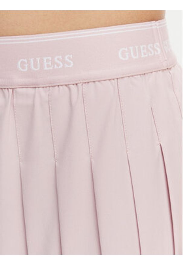 Guess Spódnica plisowana V6GD11 W1802 Różowy jasny Regular Fit. Kolor: różowy. Materiał: syntetyk