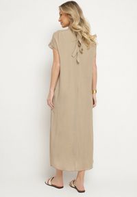 Born2be - Beżowa Sukienka Pudełkowa Ozdobiona Wiązaniem Napelira. Okazja: na co dzień. Kolor: beżowy. Materiał: jeans. Wzór: aplikacja. Styl: klasyczny, casual, elegancki #4