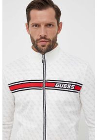 Guess bluza męska kolor biały wzorzysta. Kolor: biały. Materiał: dzianina. Wzór: aplikacja