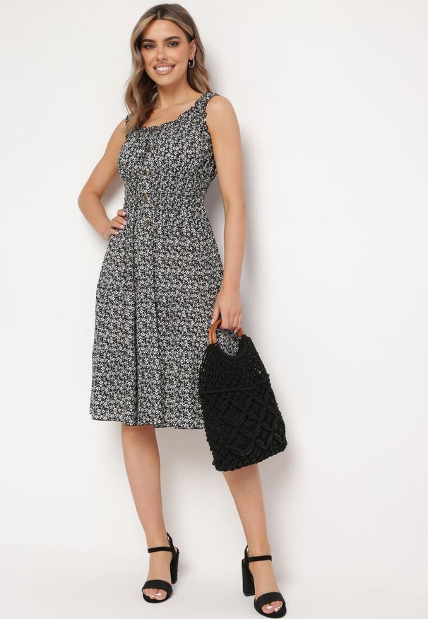 Born2be - Czarna Rozkloszowana Sukienka z Bawełny na Szerokich Ramiączkach z Gumką w Pasie Bellawish. Kolor: czarny. Materiał: bawełna. Długość rękawa: na ramiączkach. Styl: elegancki