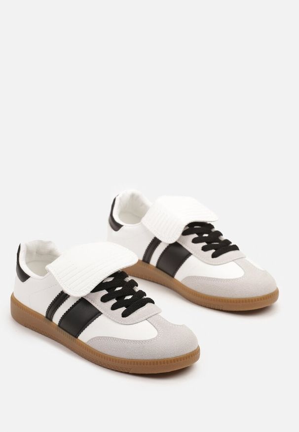 Renee - Biało-Czarne Sneakersy w Stylu Tenisówek z Wywinięciem Aveloren. Okazja: na co dzień. Zapięcie: sznurówki. Kolor: biały. Materiał: jeans. Obcas: na płaskiej podeszwie
