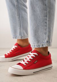 Born2be - Czerwone Klasyczne Trampki do Kostki z Lamówką przy Podeszwie Kasiope. Okazja: na co dzień. Kolor: czerwony. Materiał: jeans. Styl: klasyczny #1