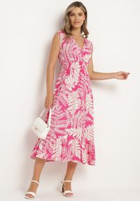 Born2be - Fuksjowa Wiskozowa Sukienka o Rozkloszowanym Kroju z Gumką w Pasie i Dekoltem w Serek Denesta. Okazja: na co dzień. Typ kołnierza: dekolt w serek. Kolor: różowy. Materiał: wiskoza. Styl: boho, casual, elegancki #5
