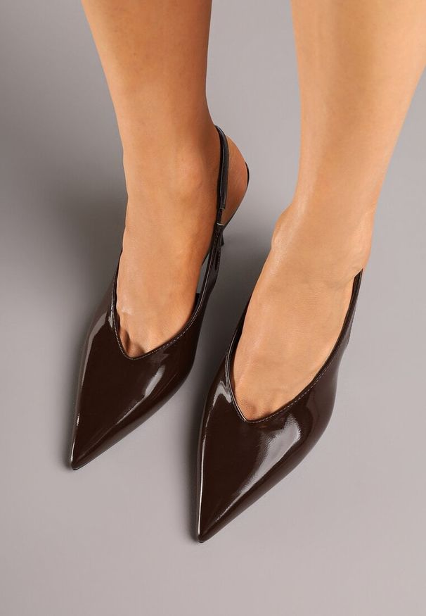 Renee - Brązowe Lakierowane Sandały na Szpilce Typu Slingback Addoxie. Okazja: na co dzień, na spacer. Kolor: brązowy. Materiał: lakier. Obcas: na szpilce. Styl: elegancki, casual. Wysokość obcasa: średni