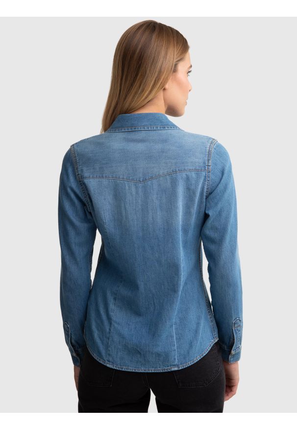 Big-Star - Koszula damska jeansowa slim niebieska Norra 236. Okazja: na co dzień. Kolor: niebieski. Materiał: jeans. Styl: elegancki, casual