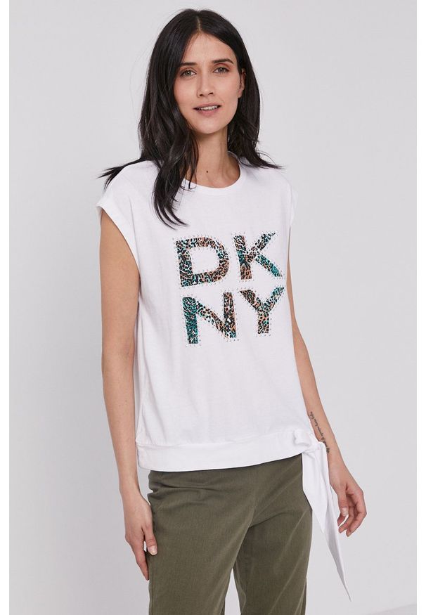 DKNY - Dkny T-shirt damski kolor biały. Okazja: na co dzień. Kolor: biały. Wzór: aplikacja. Styl: casual
