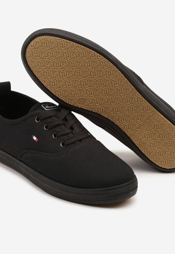 Renee - Czarne Basicowe Tenisówki Vices Hallriva. Okazja: na co dzień. Zapięcie: sznurówki. Kolor: czarny. Materiał: jeans. Styl: klasyczny, elegancki, casual