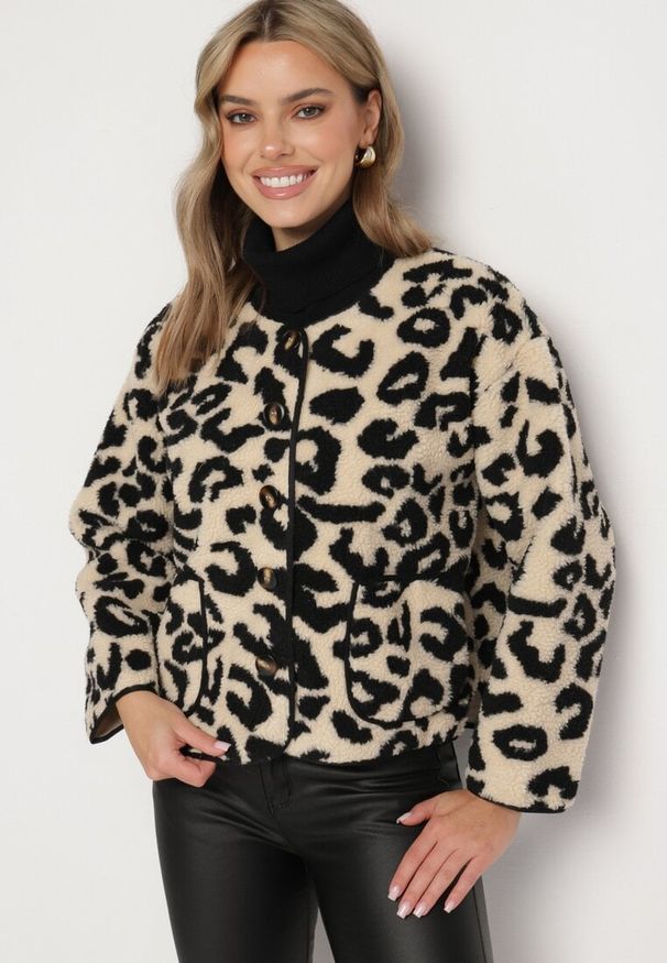Born2be - Beżowa Panterkowa Futrzana Kurtka z Kieszeniami Sewilaine. Okazja: na co dzień. Kolor: beżowy. Materiał: futro. Styl: casual, elegancki