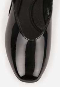 Renee - Czarne Błyszczące Balerinki Vices z Paseczkiem ze Sprzączką i Ozdobnym Przeszyciem Desorila. Okazja: na co dzień. Nosek buta: okrągły. Zapięcie: sprzączka. Kolor: czarny. Sezon: wiosna, lato. Styl: casual, elegancki #7