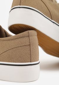 Born2be - Ciemnobeżowe Klasyczne Tenisówki z Ozdobnym Paskiem przy Podeszwie Ranora. Zapięcie: pasek. Kolor: beżowy. Materiał: jeans, dresówka. Szerokość cholewki: normalna. Wzór: gładki. Styl: klasyczny #2