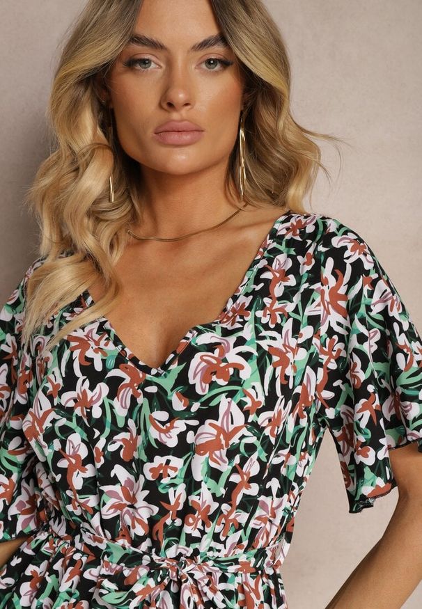 Renee - Czarno-Zielony Kombinezon z Dekoltem w Serek z Gumką w Talii i Materiałowym Paskiem Tessanda. Okazja: na co dzień. Kolor: czarny. Materiał: materiał. Styl: elegancki, casual