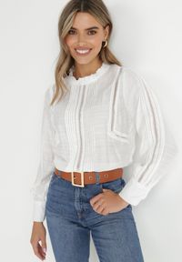 Born2be - Biała Bluzka Ażurowa z Falbanką Lalolea. Kolor: biały. Materiał: wiskoza, tkanina. Wzór: ażurowy. Styl: boho #1