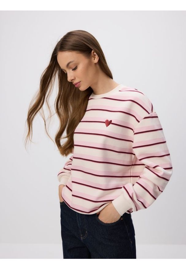 Reserved - Bluza z drobnym haftem - pastelowy róż. Kolor: różowy. Materiał: bawełna, dzianina. Wzór: haft