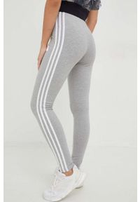 Adidas - adidas legginsy damskie kolor szary z aplikacją. Stan: podwyższony. Kolor: szary. Materiał: bawełna, dzianina. Wzór: aplikacja #2
