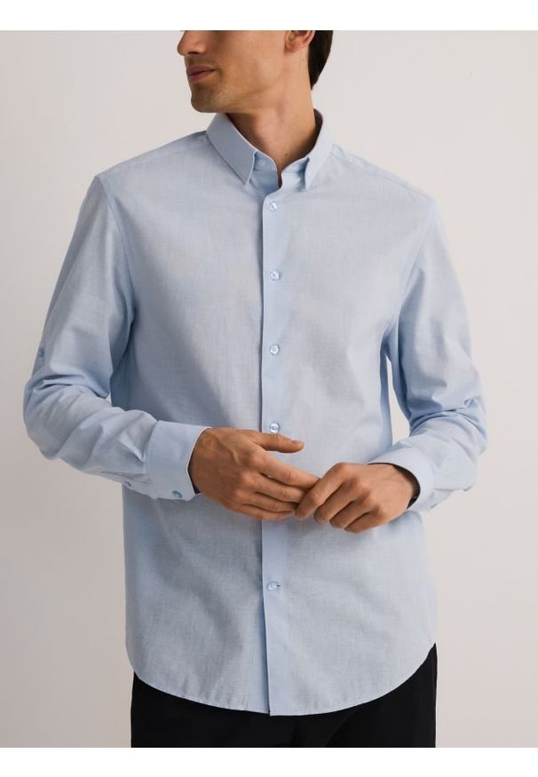 Reserved - Koszula regular z lnem - jasnoniebieski. Kolor: niebieski. Materiał: len