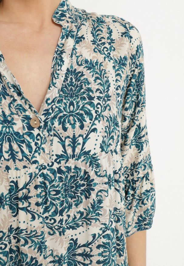 Born2be - Granatowo-Beżowa Rozkloszowana Sukienka z Bawełny z Falbanami w Ornamentalny Wzór Lanoreth. Okazja: na spacer, na co dzień. Typ kołnierza: dekolt w serek. Kolor: niebieski. Materiał: bawełna. Typ sukienki: rozkloszowane, proste. Styl: casual, klasyczny