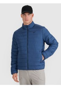 4f - 4F Kurtka puchowa z wypełnieniem syntetycznym męska - granatowa M. Okazja: na co dzień. Typ kołnierza: kołnierzyk stójkowy. Kolor: niebieski. Materiał: puch, syntetyk. Długość: długie. Styl: casual, elegancki, sportowy, klasyczny #1