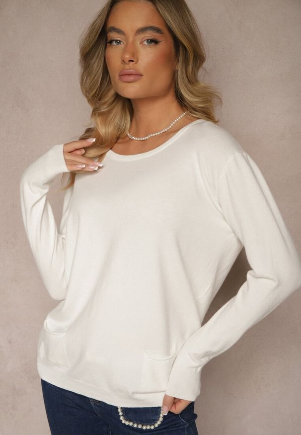 Renee - Biały Sweter z Kaszmirem Ozdobiony Kieszeniami Saniswena. Kolor: biały. Materiał: kaszmir. Długość rękawa: długi rękaw. Długość: długie. Wzór: aplikacja. Styl: elegancki, klasyczny