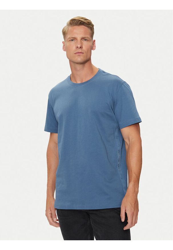 Calvin Klein Jeans T-Shirt J30J326159 Niebieski Regular Fit. Kolor: niebieski. Materiał: bawełna